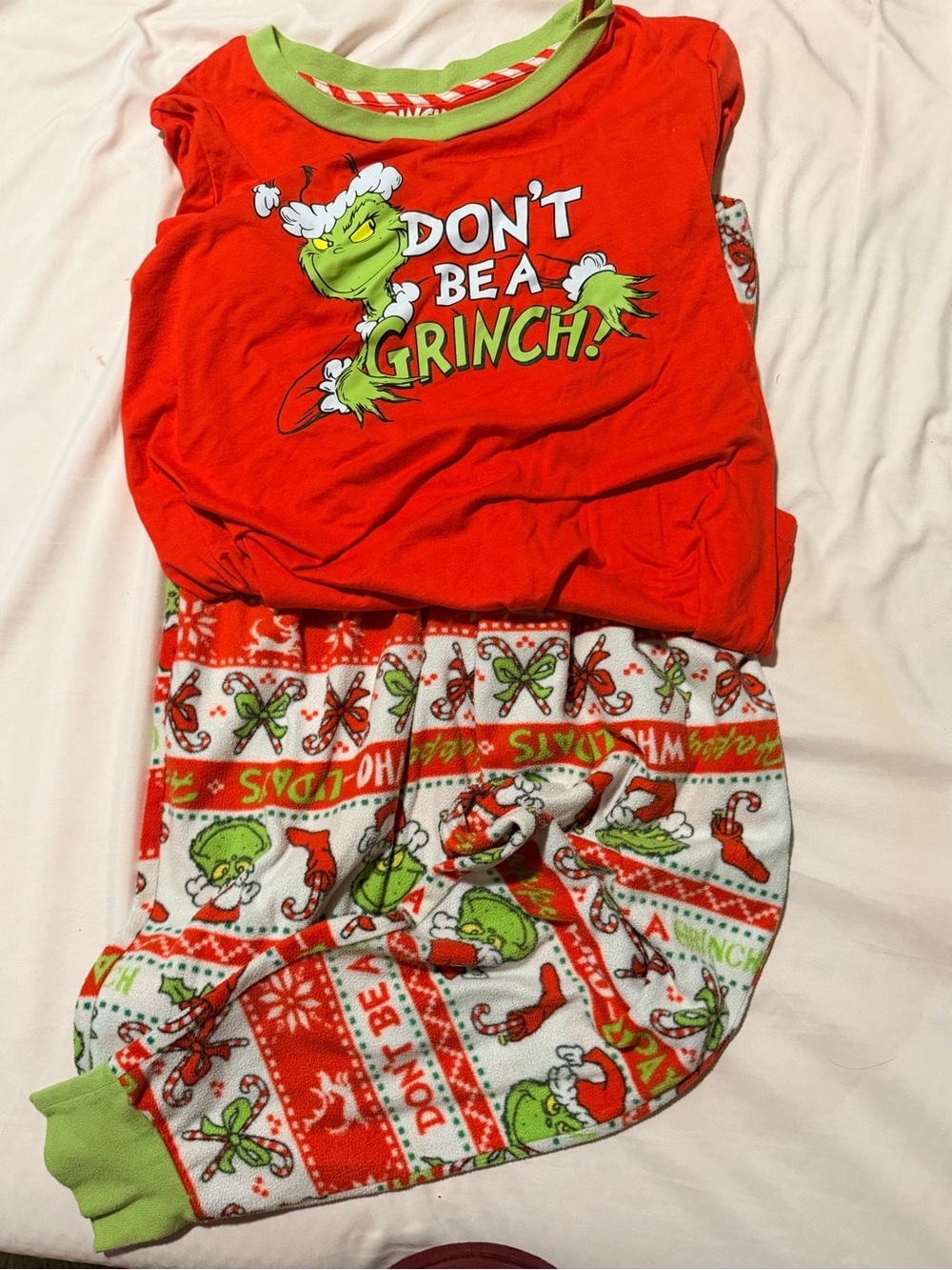 Womens' Grinch 'Don't Be A Grinch' Red & Green Pajama Set